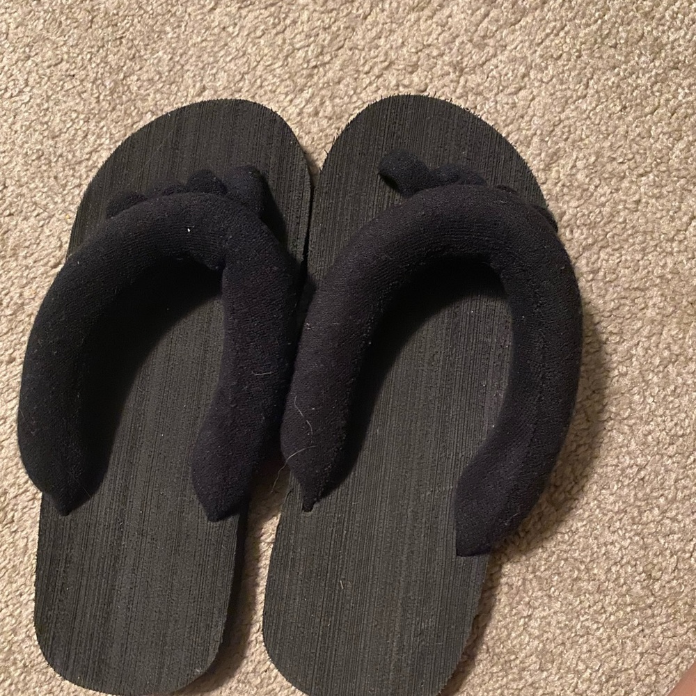 NWOT - Size 5 pedi slippers